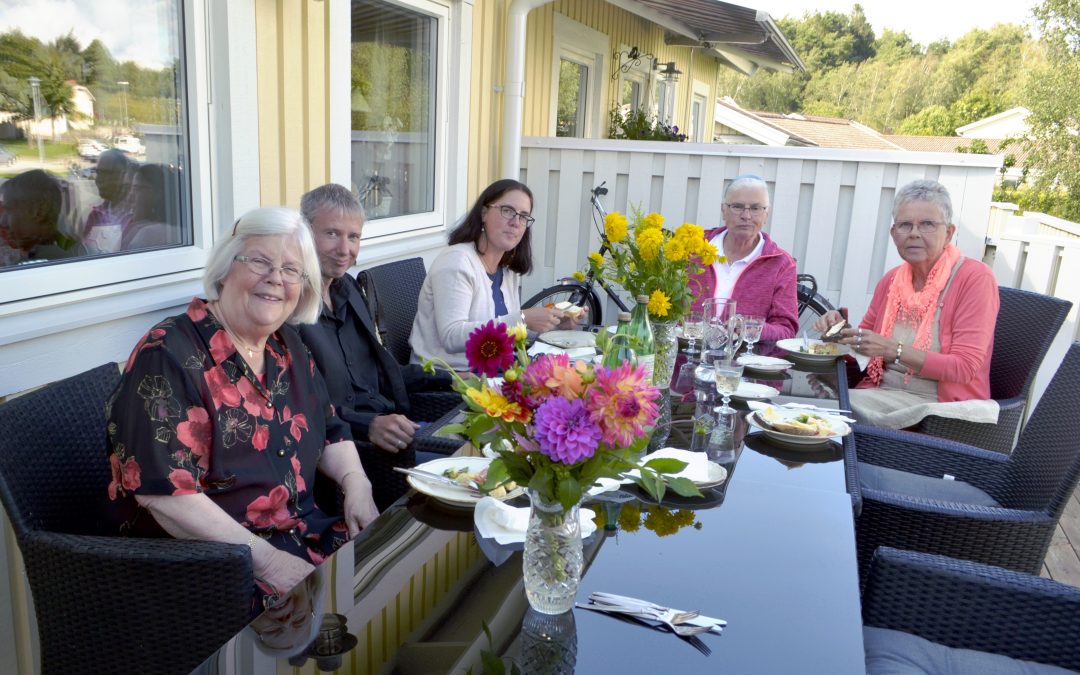 80-årsjubilar bjöd på sommarlunch